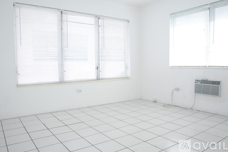 Surfside Apartment: 9056 Collins Ave