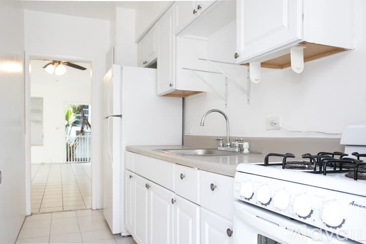 Surfside Apartment: 9056 Collins Ave