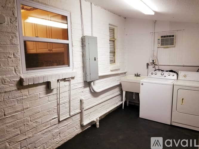 Melbourne House: 512 East Strawbridge Avenue