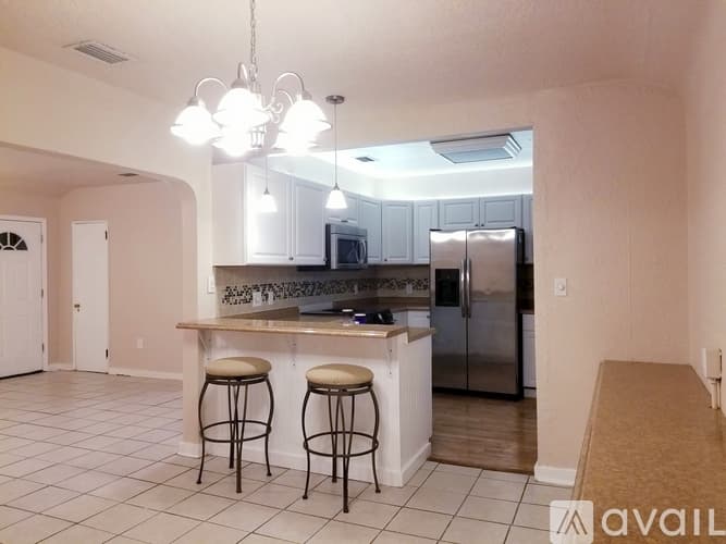 Melbourne House: 512 East Strawbridge Avenue