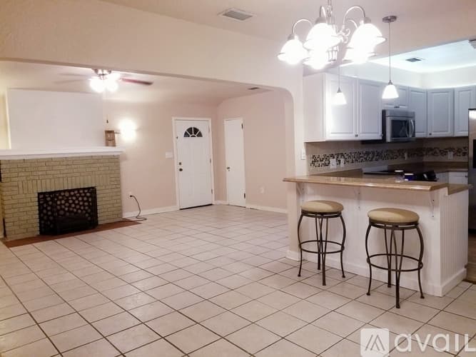 Melbourne House: 512 East Strawbridge Avenue