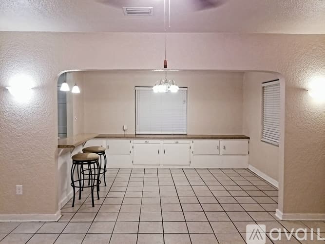 Melbourne House: 512 East Strawbridge Avenue