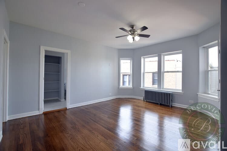 Chicago Apartment: 1724 W Juneway Terrace