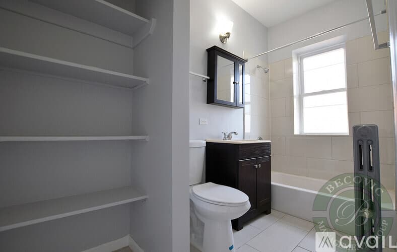 Chicago Apartment: 1724 W Juneway Terrace