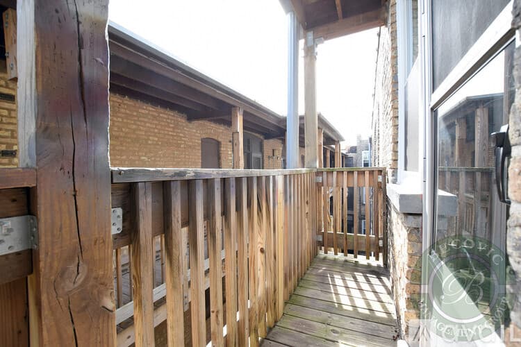 Chicago Apartment: 1724 W Juneway Terrace