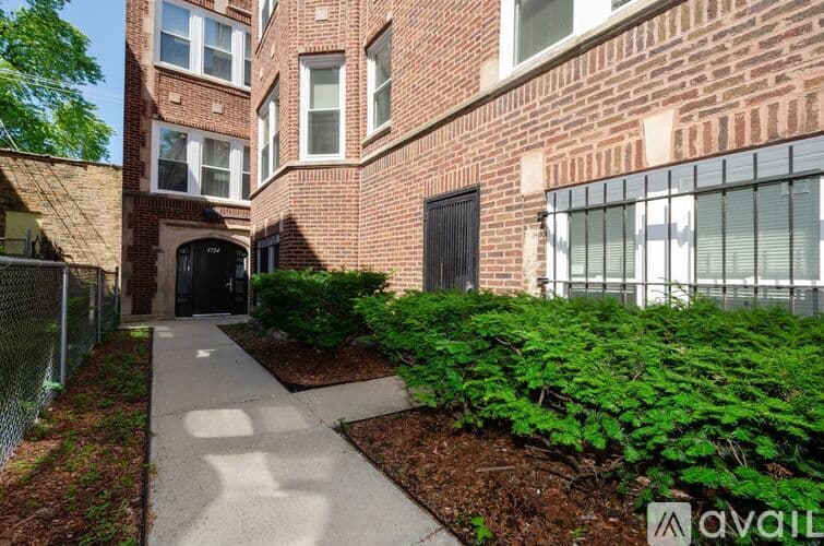 Chicago Apartment: 1724 W Juneway Terrace