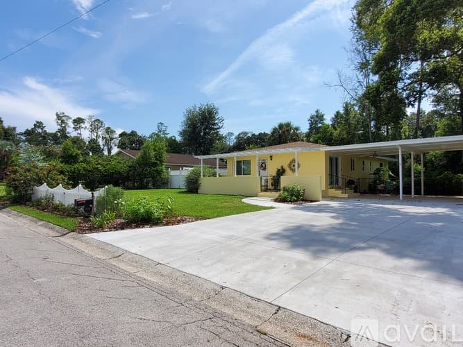 Ocala House: 720 NE 17th Ct