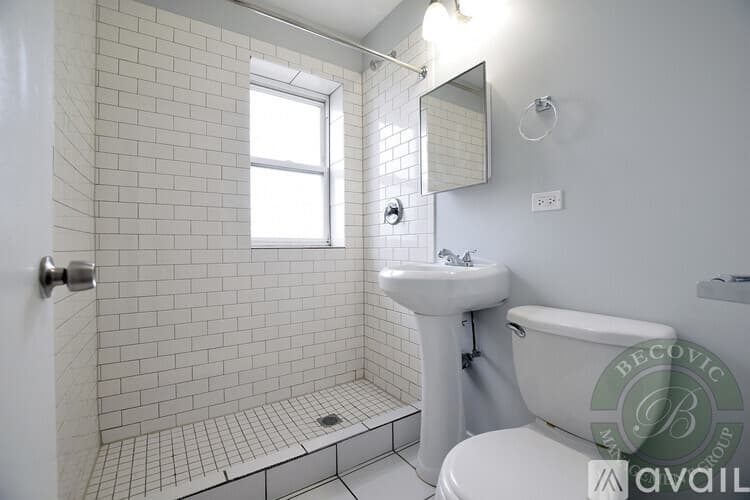 Chicago Apartment: 7450 N Greenview Ave
