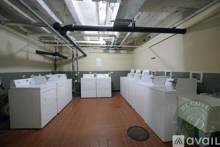 Chicago Apartment: 7450 N Greenview Ave