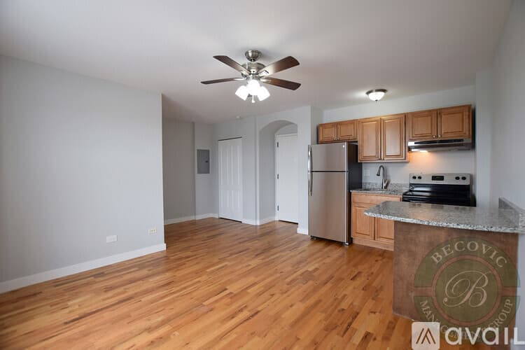 Chicago Apartment: 7450 N Greenview Ave