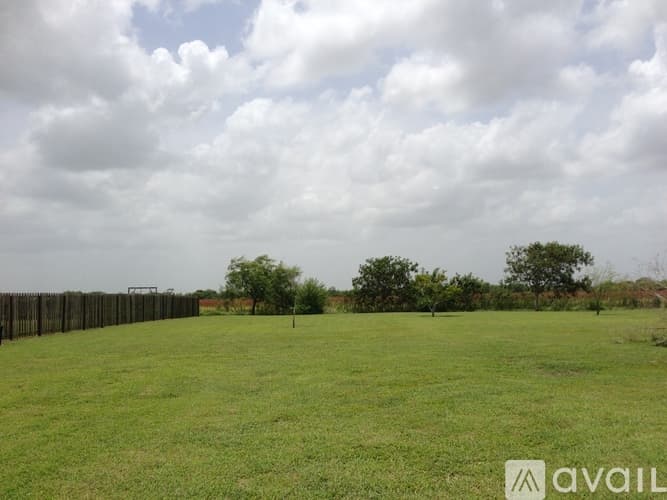 Los Fresnos House: 33506 Falcon Lane