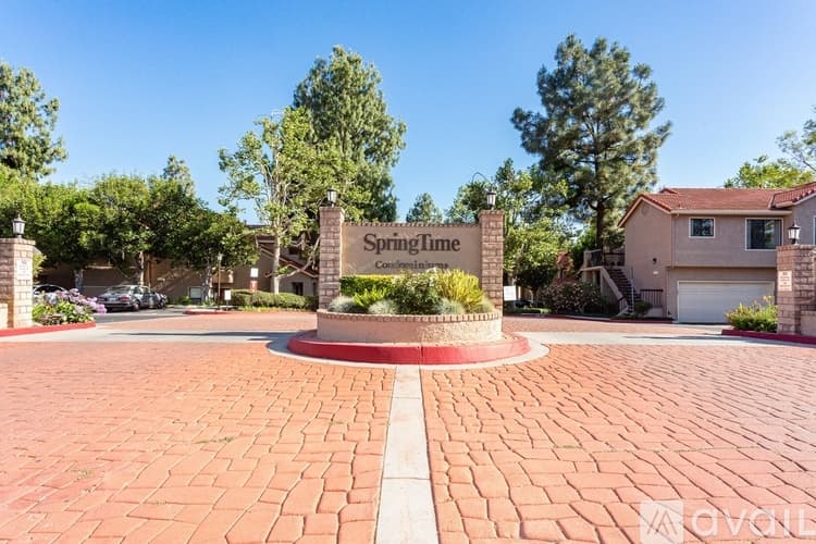 Simi Valley Apartment: 2359 Archwood Ln