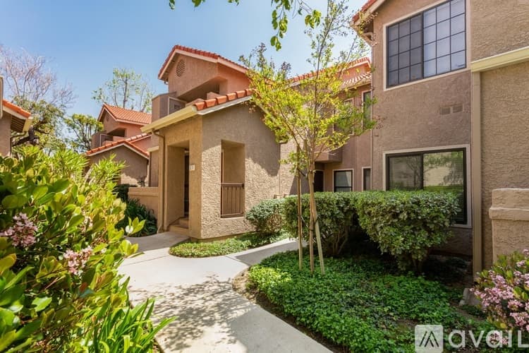 Simi Valley Apartment: 2359 Archwood Ln