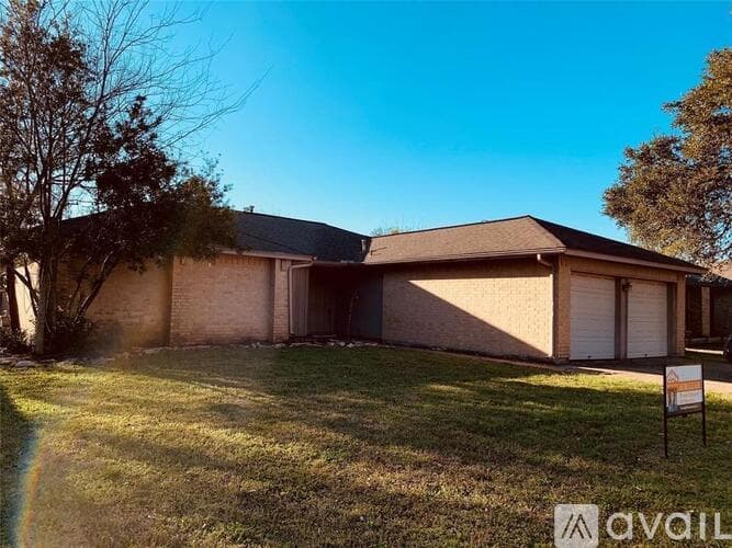 Houston House: 2607 Cypressvine Drive
