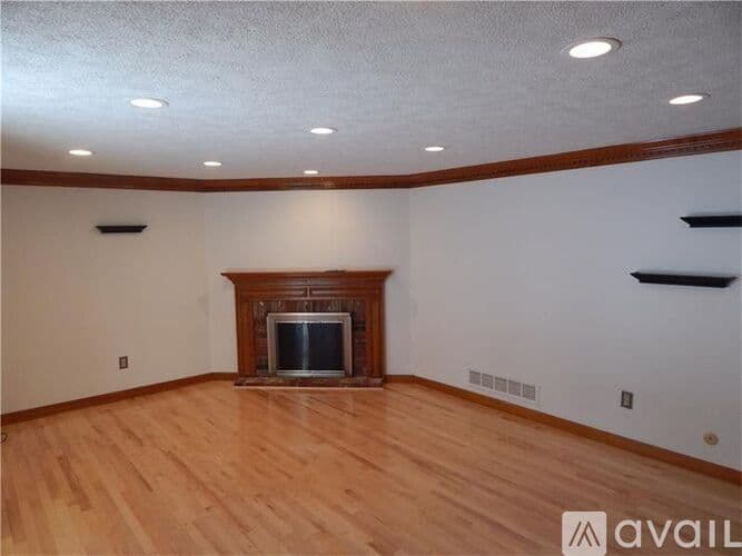 Wexford House: 10006 Oakridge Dr