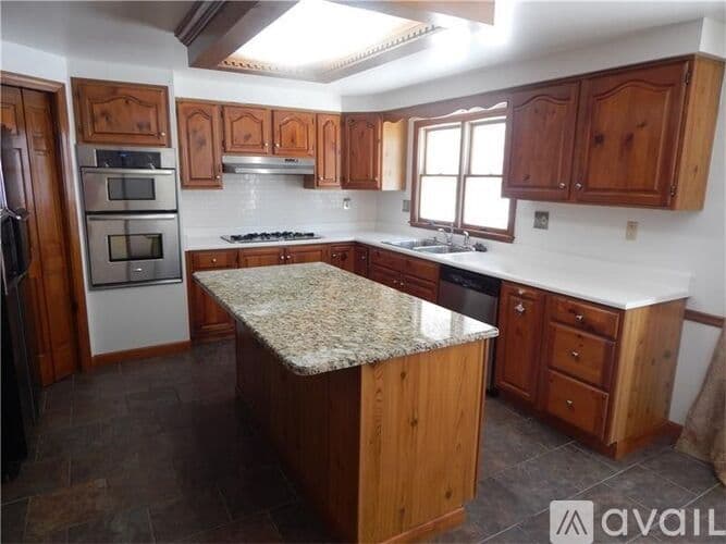 Wexford House: 10006 Oakridge Dr