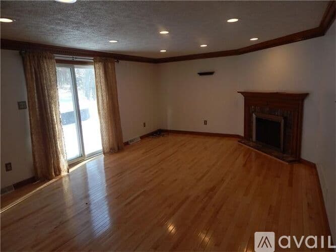 Wexford House: 10006 Oakridge Dr