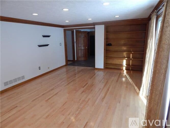 Wexford House: 10006 Oakridge Dr
