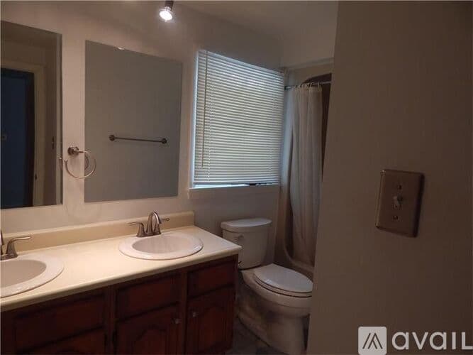 Wexford House: 10006 Oakridge Dr