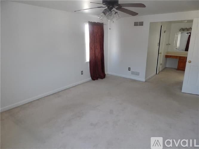 Wexford House: 10006 Oakridge Dr