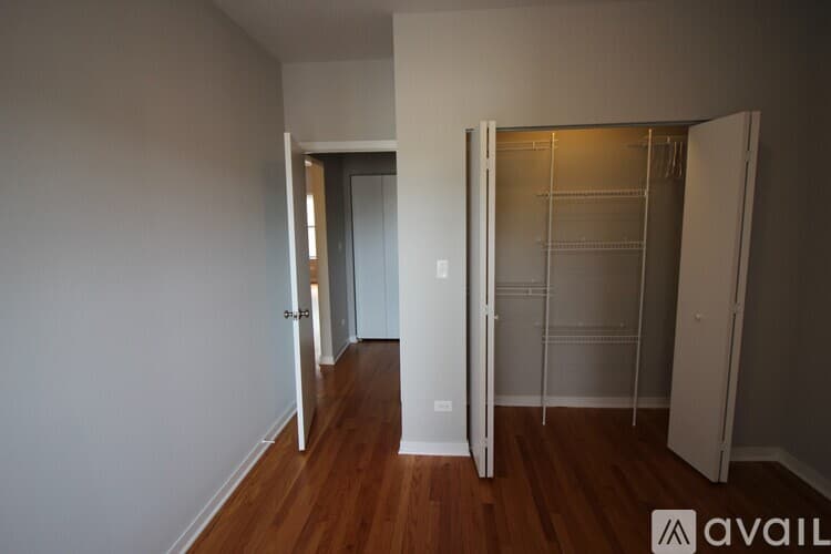 Chicago Apartment: 6449 N Claremont Ave
