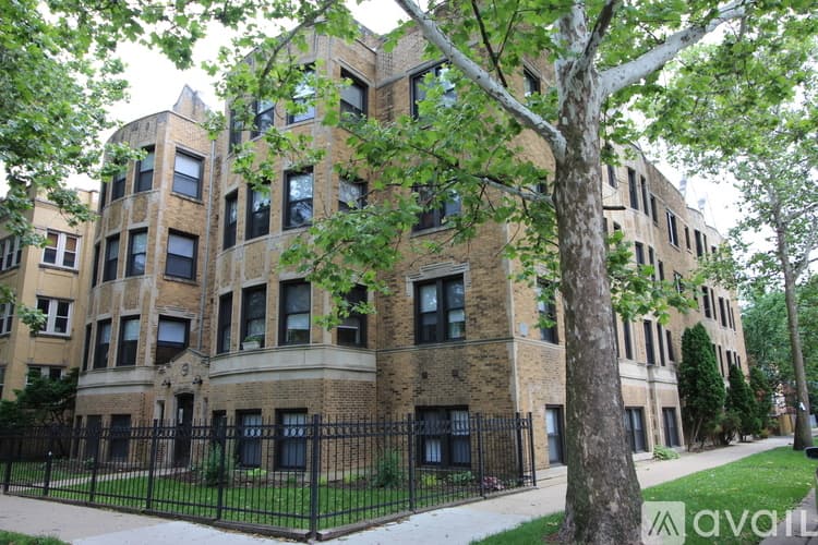 Chicago Apartment: 6449 N Claremont Ave