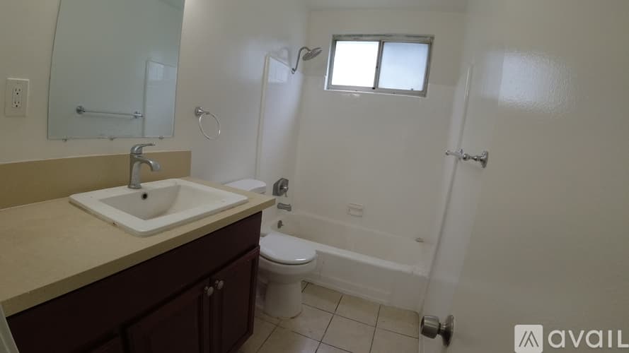 Los Angeles Apartment: 3956 Stevely Ave
