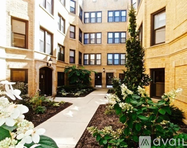 Chicago Apartment: 2803 W Lawrence Ave