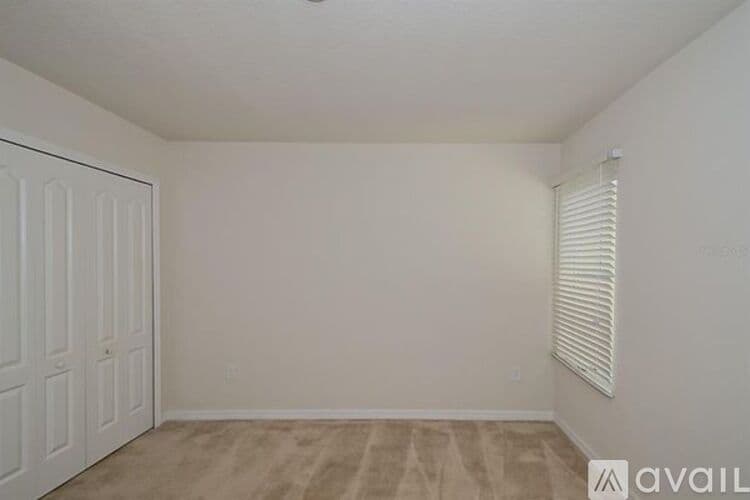 Brandon Townhome: 2151 Broadway View Avenue
