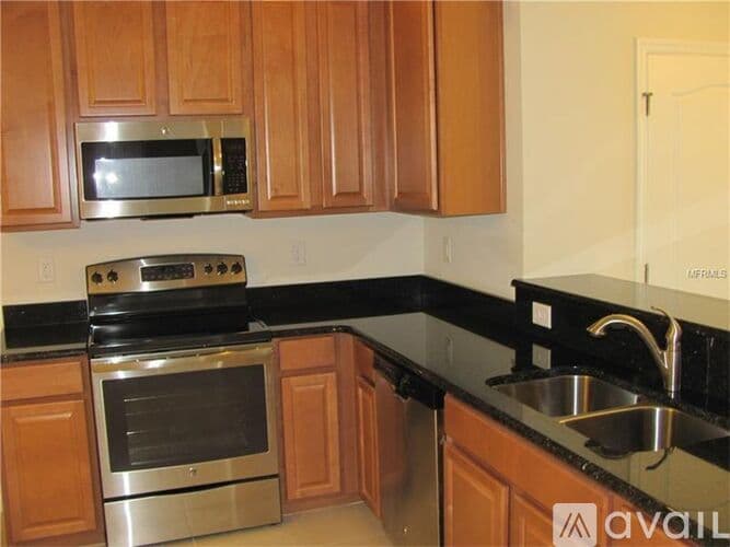 Brandon Townhome: 2151 Broadway View Avenue