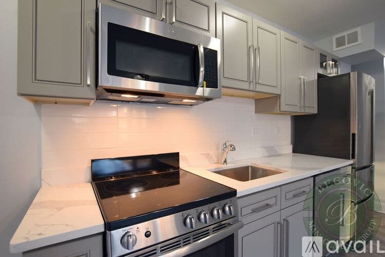 Chicago Apartment: 7710 N Sheridan Rd