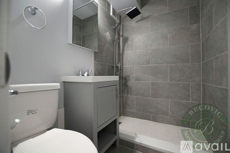 Chicago Apartment: 7710 N Sheridan Rd