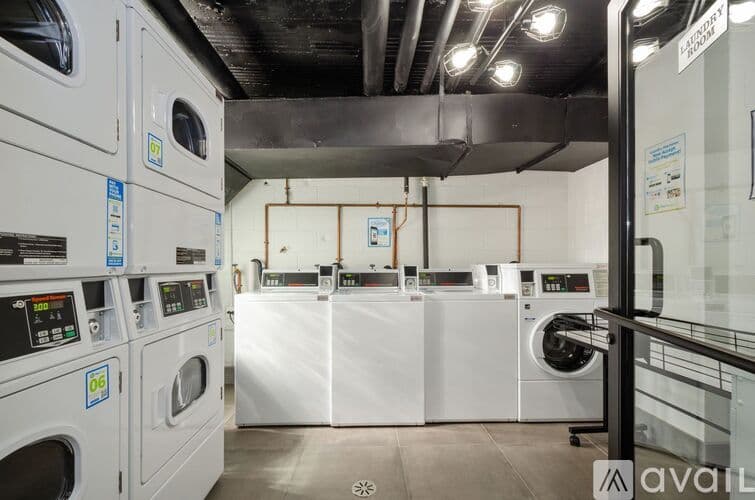 Chicago Apartment: 7710 N Sheridan Rd