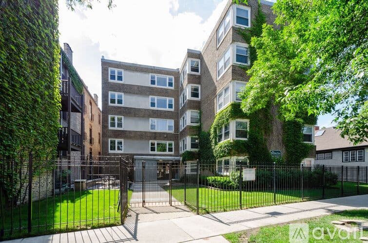 Chicago Apartment: 7710 N Sheridan Rd