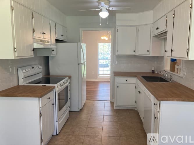 Mount Pleasant House: 1133 Island View Dr