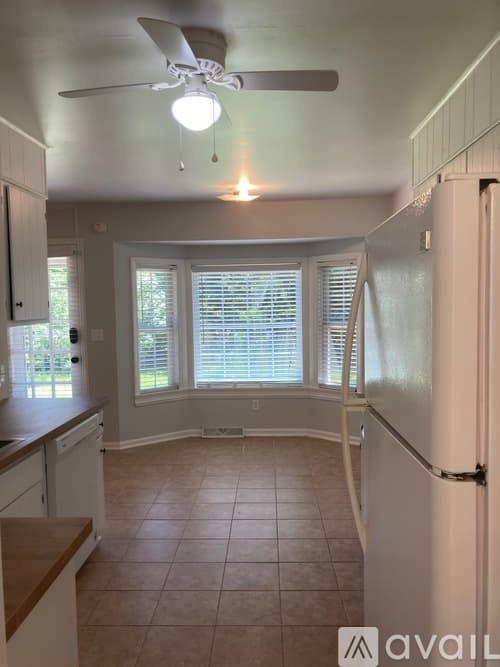 Mount Pleasant House: 1133 Island View Dr