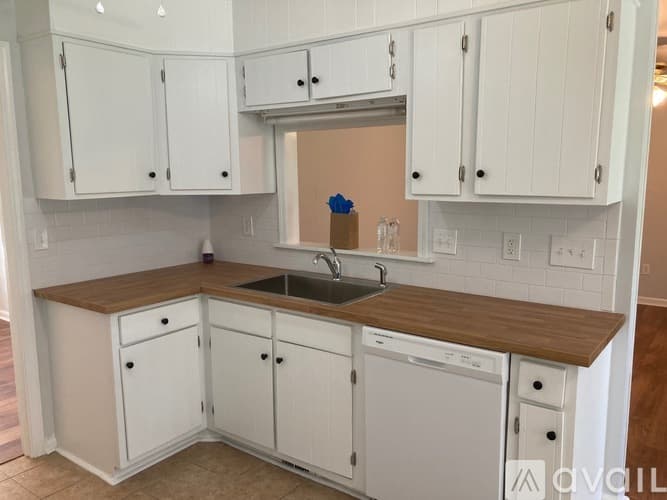 Mount Pleasant House: 1133 Island View Dr