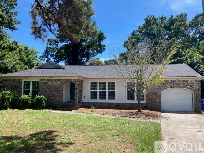 Mount Pleasant House: 1133 Island View Dr