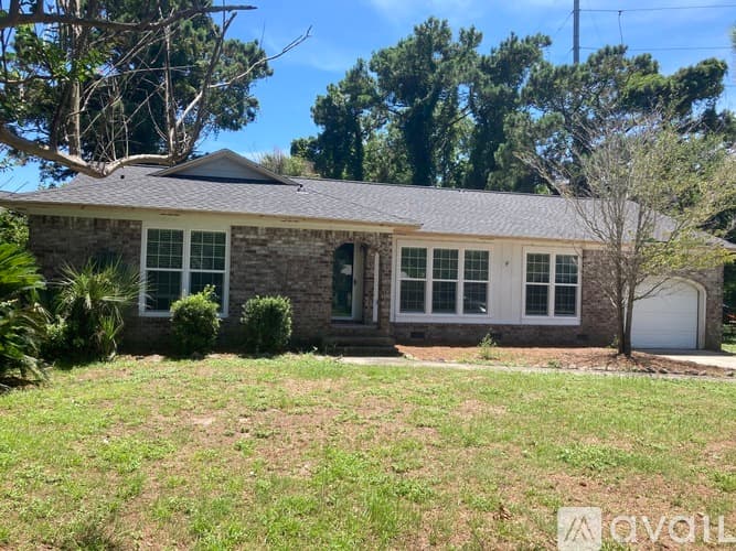 Mount Pleasant House: 1133 Island View Dr