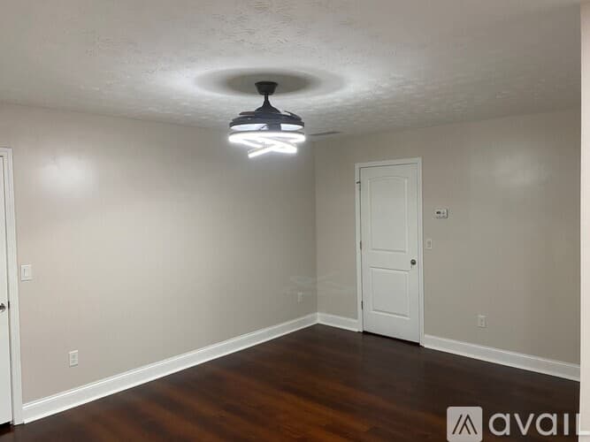 Dallas House: 515 Cole Creek Dr