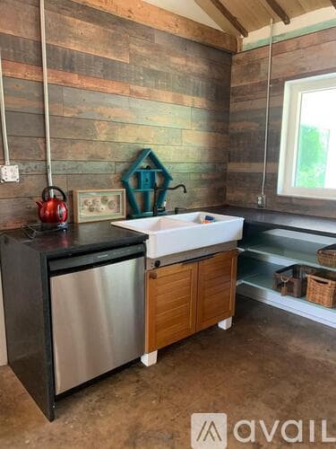 Tampa House: 411 West Flora Street