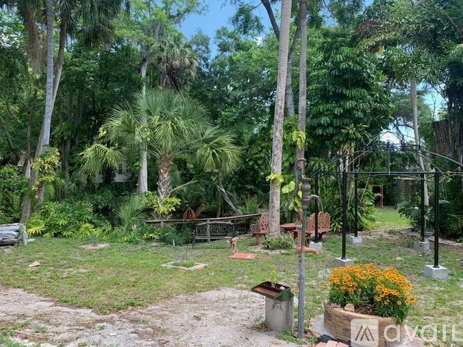 Tampa House: 411 West Flora Street