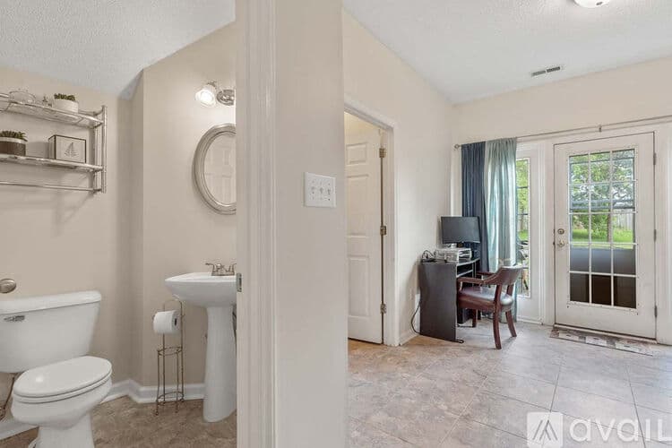 Apex House: 301 Glaston Ct