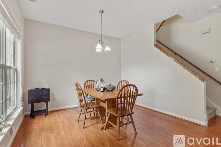 Apex House: 301 Glaston Ct
