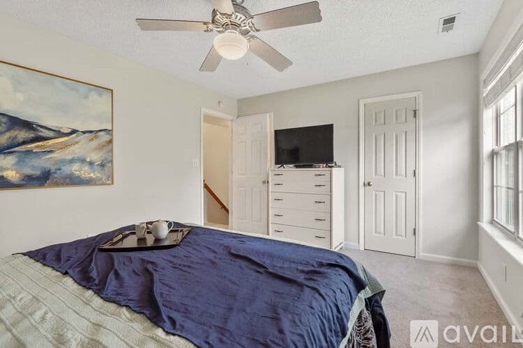 Apex House: 301 Glaston Ct