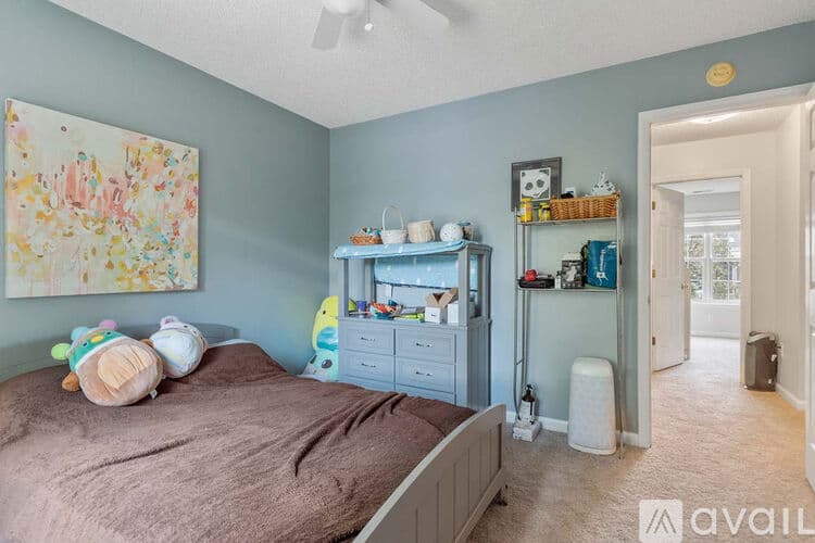 Apex House: 301 Glaston Ct