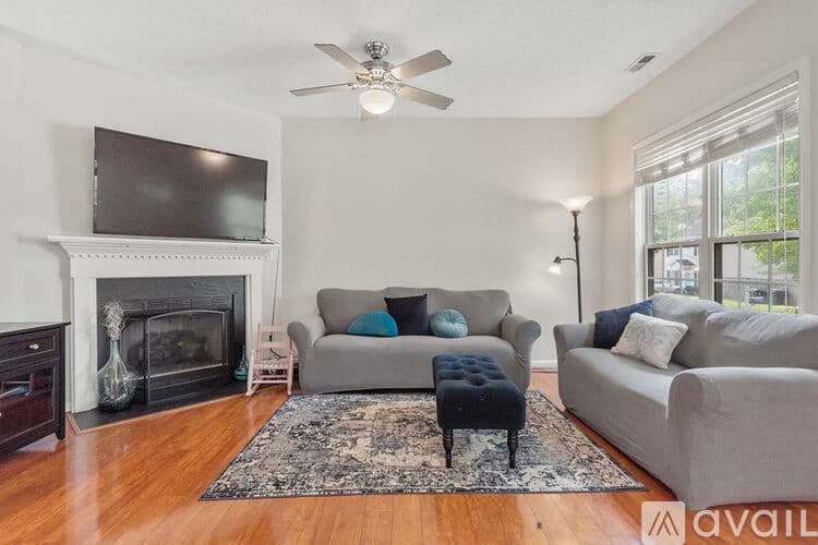 Apex House: 301 Glaston Ct
