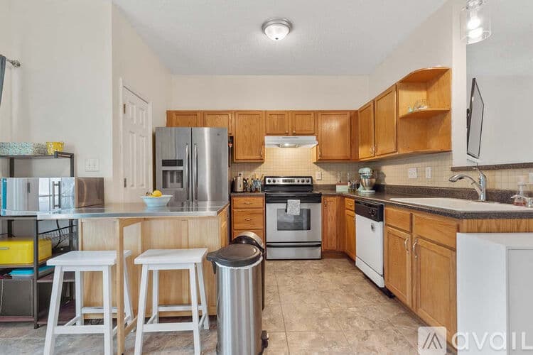 Apex House: 301 Glaston Ct