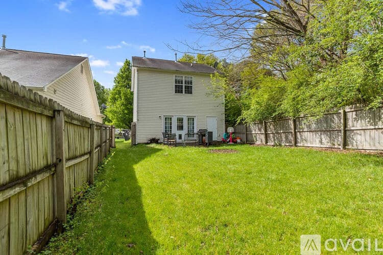 Apex House: 301 Glaston Ct