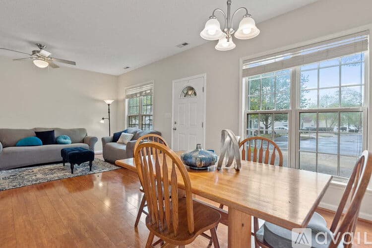 Apex House: 301 Glaston Ct